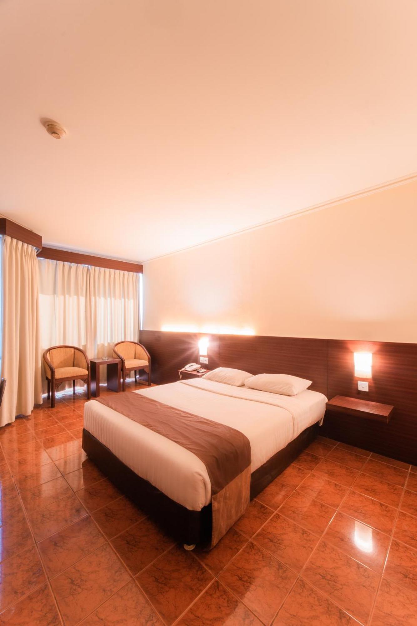 Adika Hotel Bahtera Klandasan Kecil Exterior foto